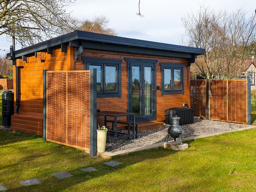 Exterior | Bumblebee Cabin - Redroofs Retreats, Forfar