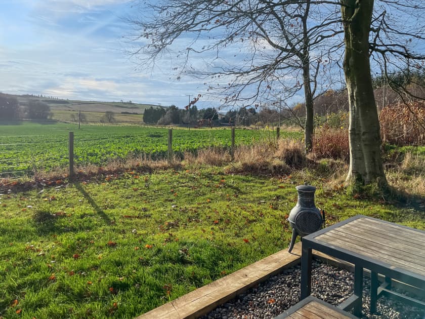 Sitting-out-area | Bumblebee Cabin - Redroofs Retreats, Forfar