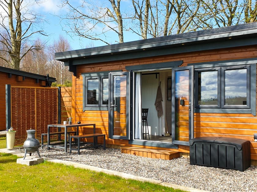 Exterior | Bumblebee Cabin - Redroofs Retreats, Forfar