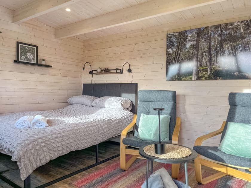 Double bedroom | Barn Owl Cabin - Redroofs Retreats, Forfar