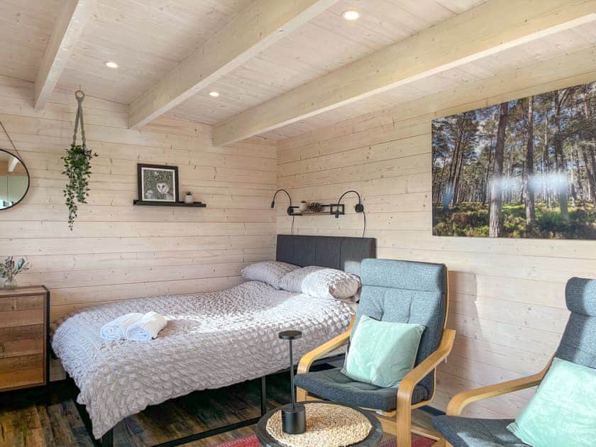 Double bedroom | Barn Owl Cabin - Redroofs Retreats, Forfar