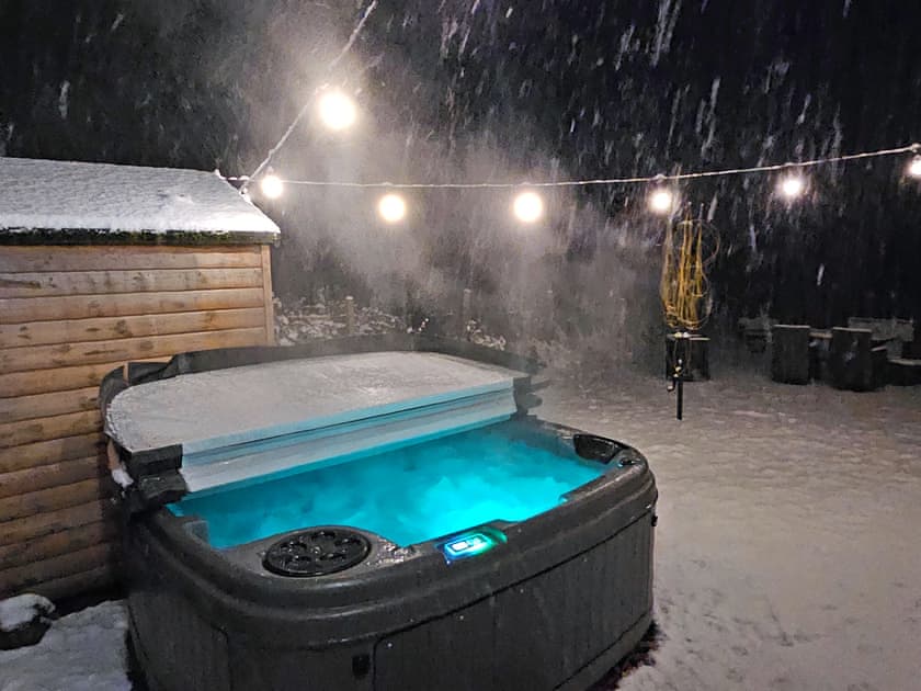 Hot tub | Balmore Farmhouse, Scaniport, near Inverness