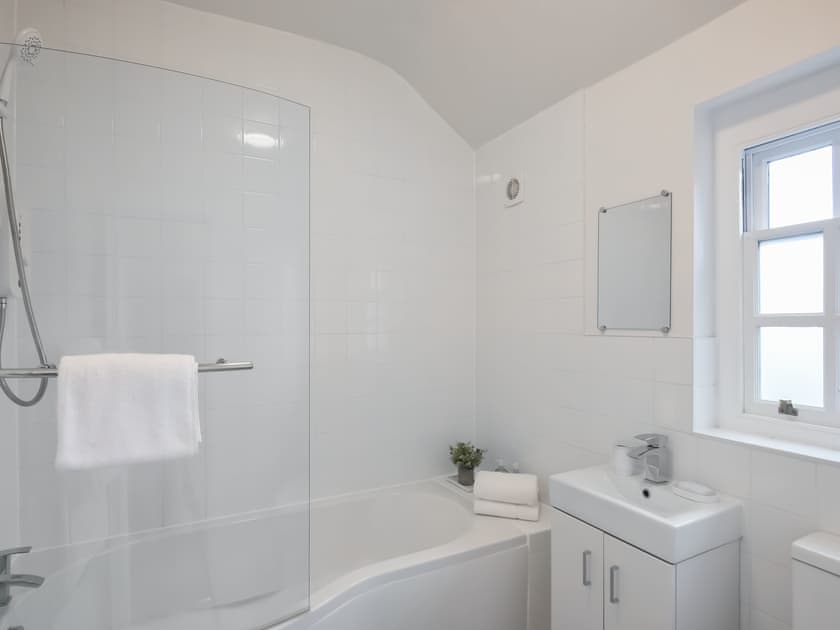 Bathroom | Tŷ Clara, Llangollen