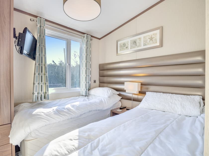 Twin bedroom | The Lancaster - Rosewood Waters Retreat, Horncastle