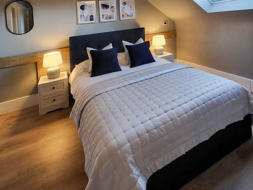 Double bedroom | The Gate House At Benhams, Burghfield Common, near Reading