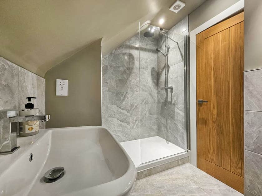 Shower room | The Gate House At Benhams, Burghfield Common, near Reading