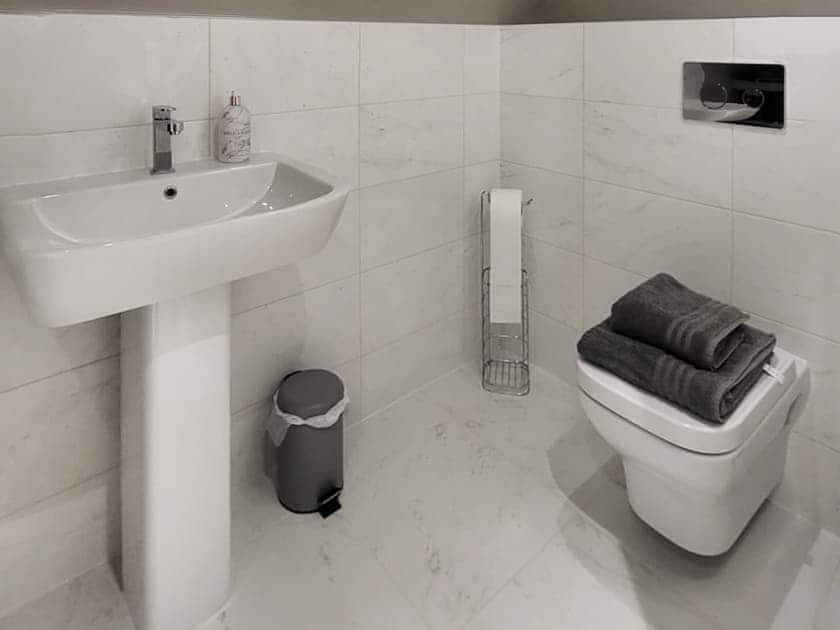 Shower room | The Gate House At Benhams, Burghfield Common, near Reading