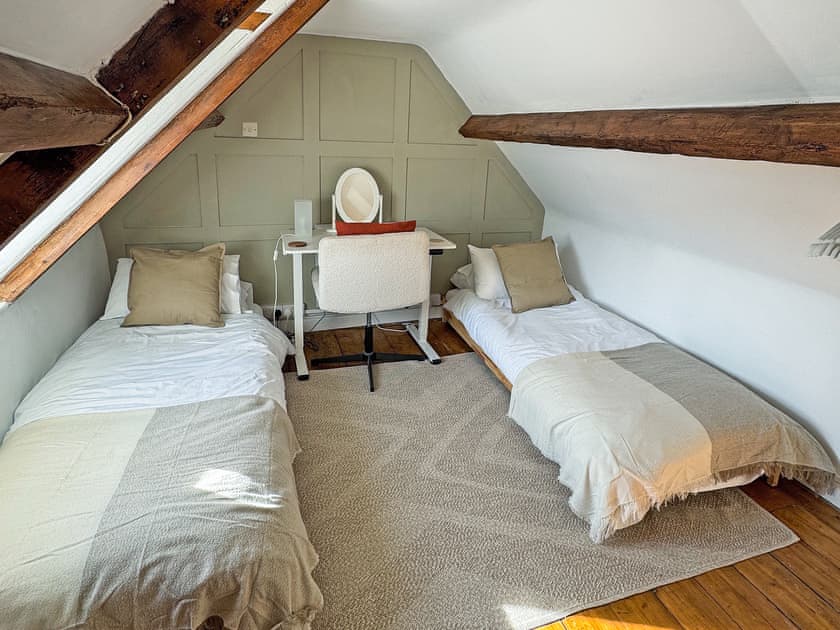 Twin bedroom | Holly Tree Cottage, Nailsworth, near Stroud