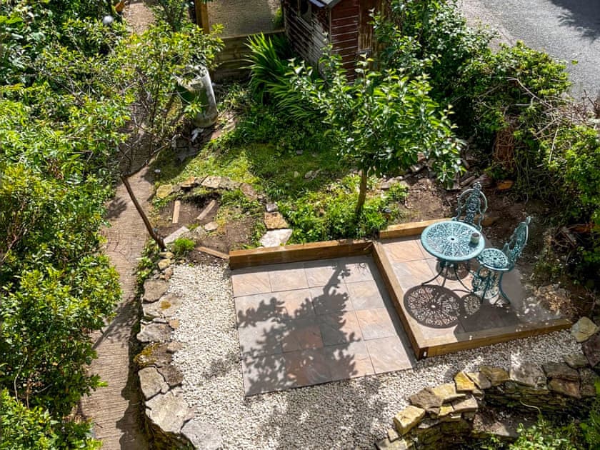 Sitting-out-area | Holly Tree Cottage, Nailsworth, near Stroud