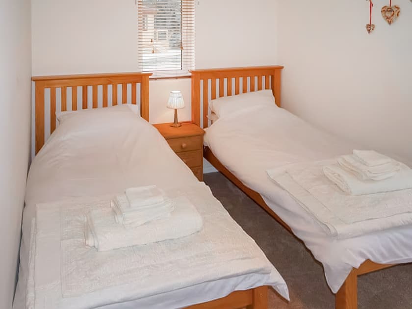 Twin bedroom | Chestnut Lodge, Clunton, nr Bishops Castle