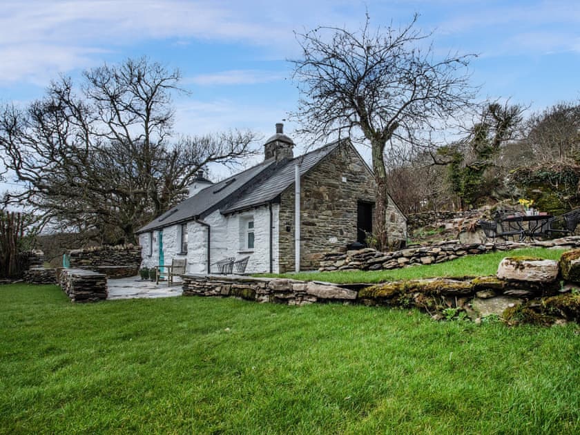 Garden and grounds | Garth Yr Hebog, Porthmadog
