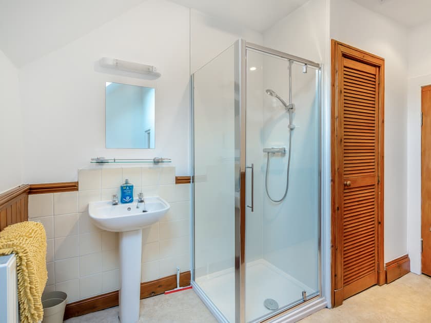 Bathroom | Balnamuir Farmhouse, Pitlochry