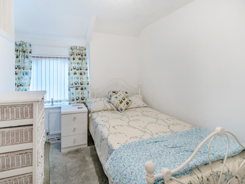Double bedroom | Pant Glas Cottage, Pontardawe
