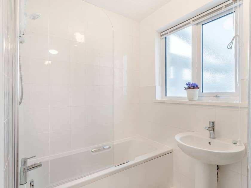 Bathroom | Pant Glas Cottage, Pontardawe