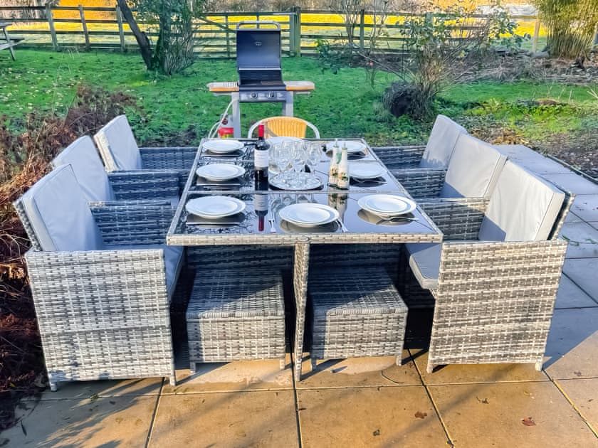 Sitting-out-area | Y Ddol, Colwyn Bay