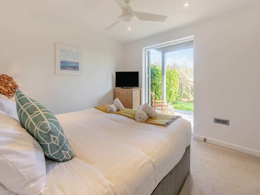 Double bedroom | Una Aurum 57 - St Ives Resort, Carbis Bay, near St Ives