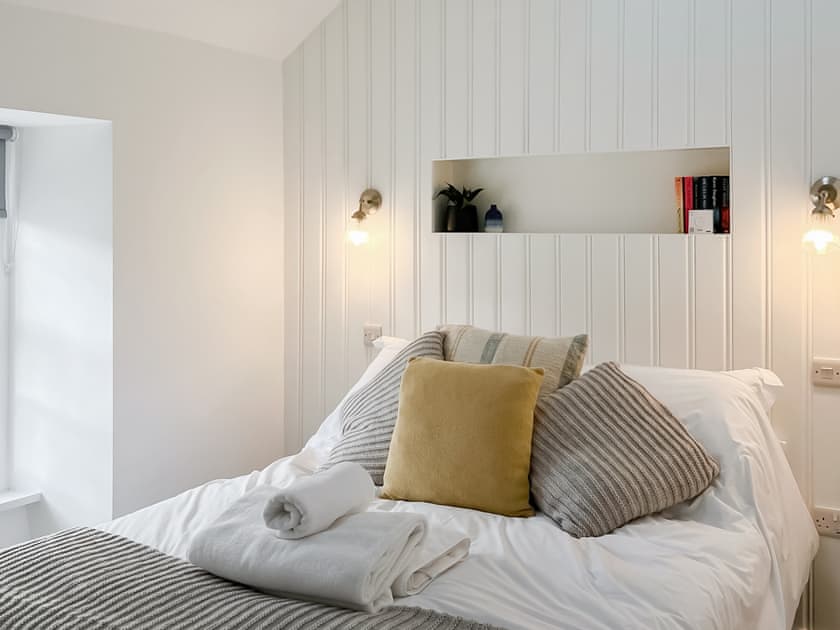 Double bedroom | No 4, Mousehole