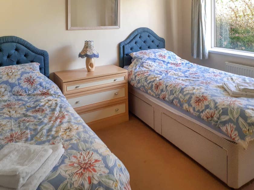 Twin bedroom | Silver Way, Highcliffe, near Christchurch