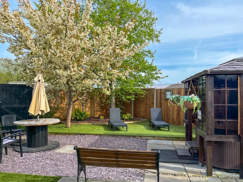 Garden area | The Fox - Greenacres Farm, Colchester