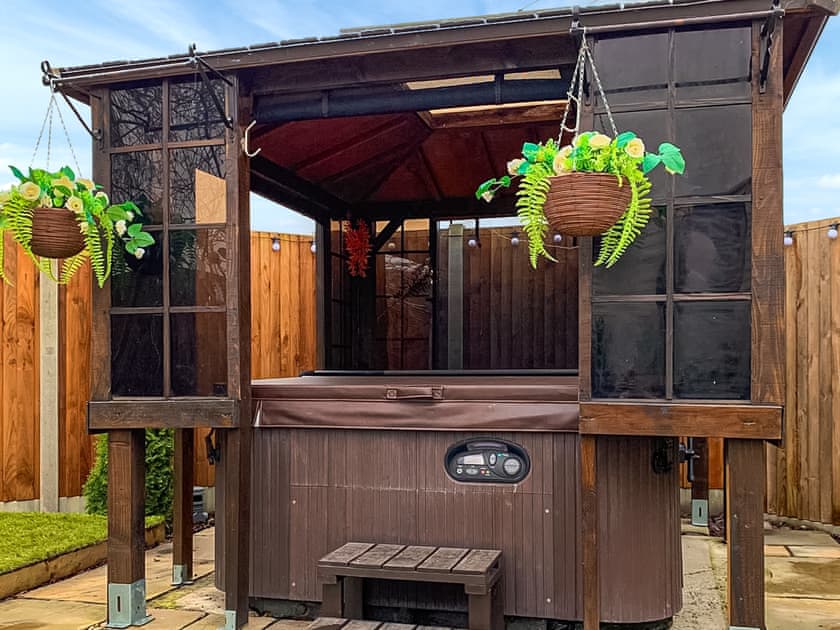 Hot tub | The Fox - Greenacres Farm, Colchester