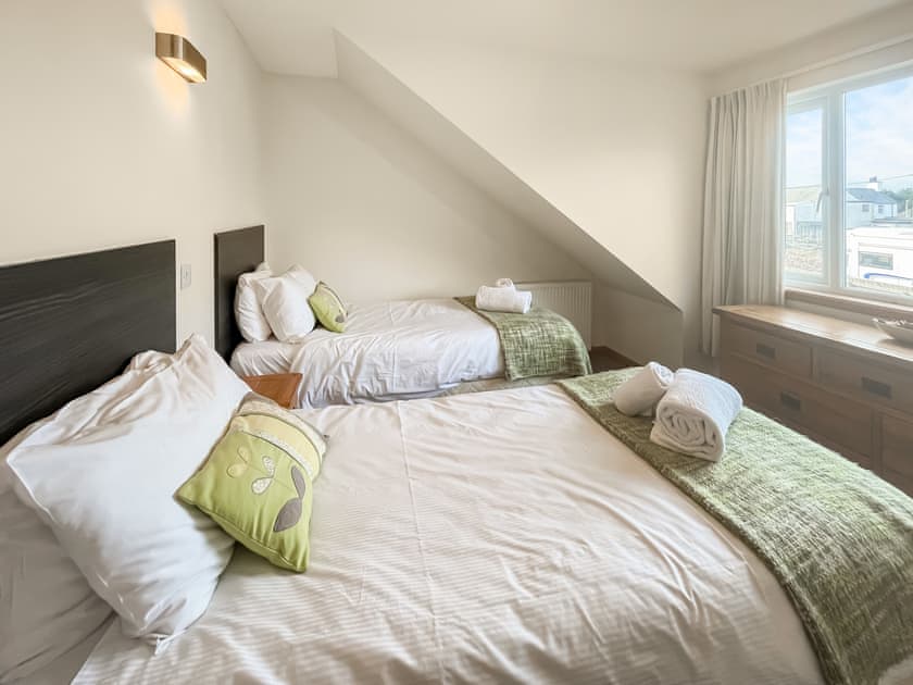 Twin bedroom | Quare Place, Southerness