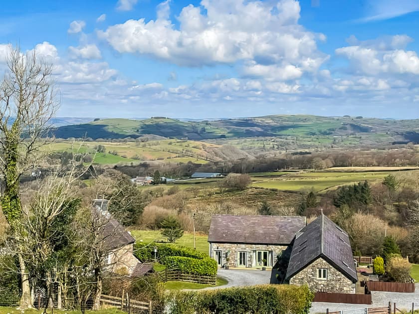 Setting | Ramblers Retreat - Rhiwddu Barns, Llangadog