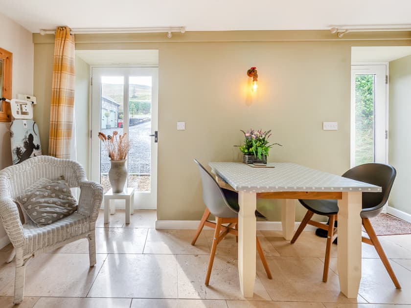 Dining Area | Adventurers Abode - Rhiwddu Barns, Llangadog , Carmarthenshire