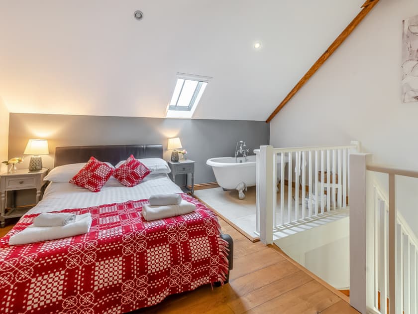 Double bedroom | Adventurers Abode - Rhiwddu Barns, Llangadog , Carmarthenshire