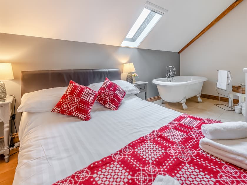 Double bedroom | Adventurers Abode - Rhiwddu Barns, Llangadog , Carmarthenshire