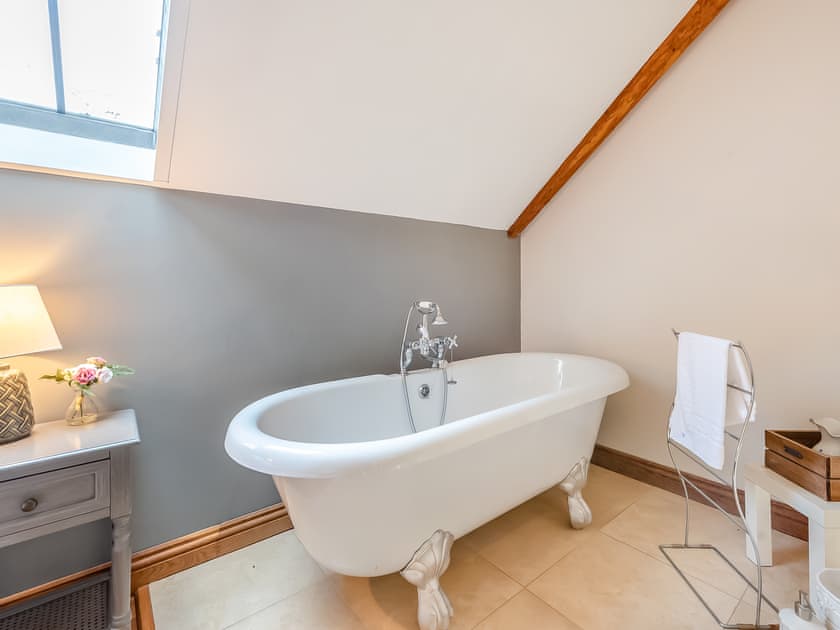 Bathroom | Adventurers Abode - Rhiwddu Barns, Llangadog , Carmarthenshire