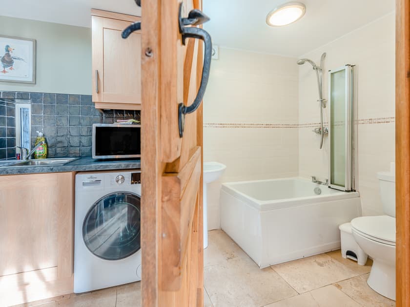 Bathroom | Adventurers Abode - Rhiwddu Barns, Llangadog , Carmarthenshire
