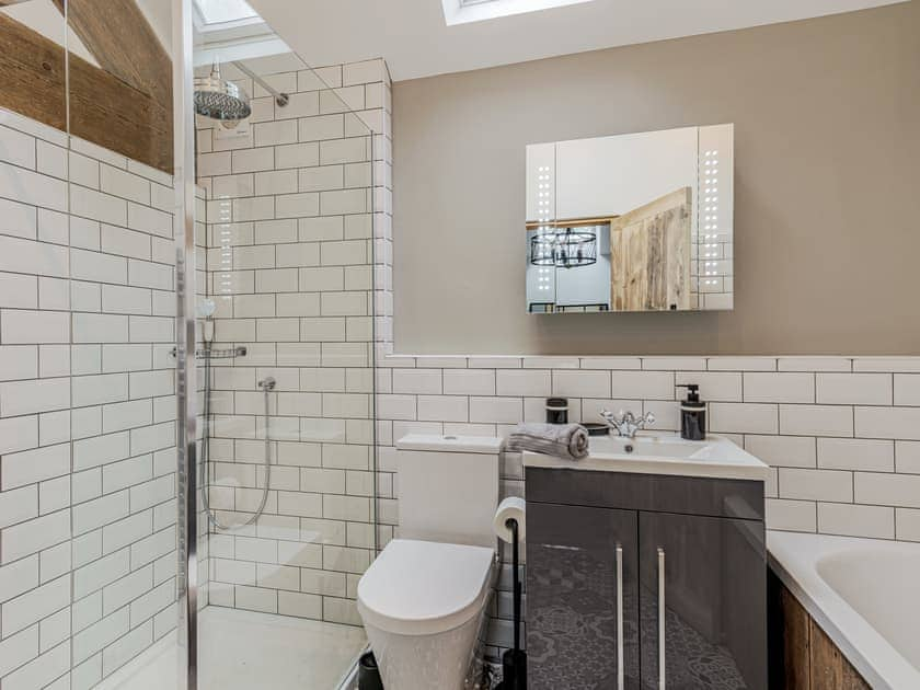 Shower room | Haystack Haven - Carr View Farm, Hope Valley