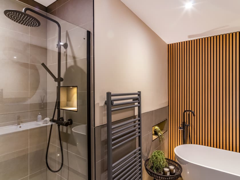 Bathroom | The Hideaway - Rachel’s Farm, Buchlyvie