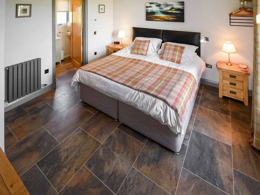 Restful double bedroom with en-suite shower room | Storr - Brogaig Cottages, Brogaig, near Staffin