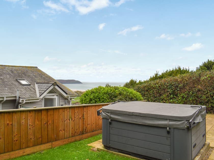 Hot tub | Sea The Sea - Seasons Apartments, Woolacombe