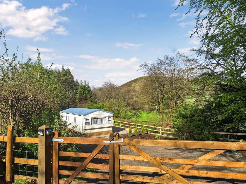 Setting with private garden and driveway | Glen Y Nant, New Radnor, near Presteigne