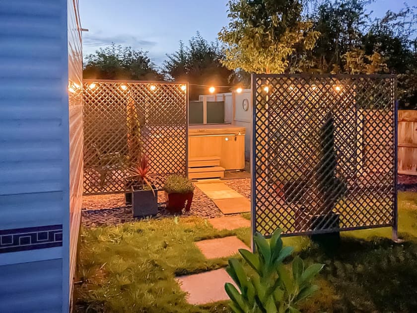 Hot tub | Goldfinch - Greenacres Farm, Colchester
