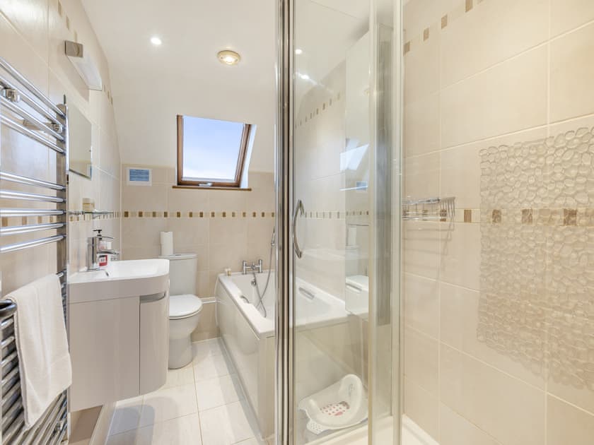 Bathroom | Woodpecker Barn, Ipplepen