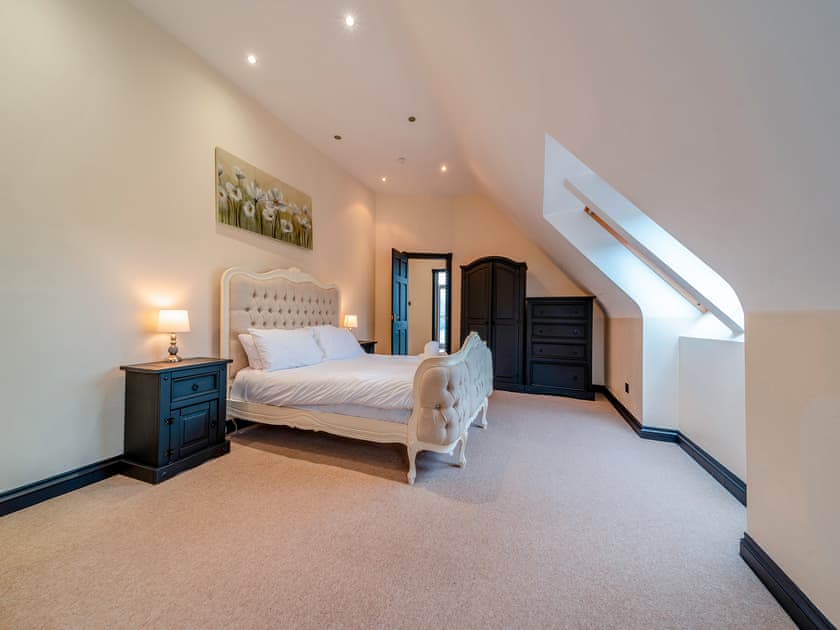 Elegant bedroom with zip and link king-size bed with en-suite | 8 Military Drive - Military Drive, Portpatrick, near Stranraer
