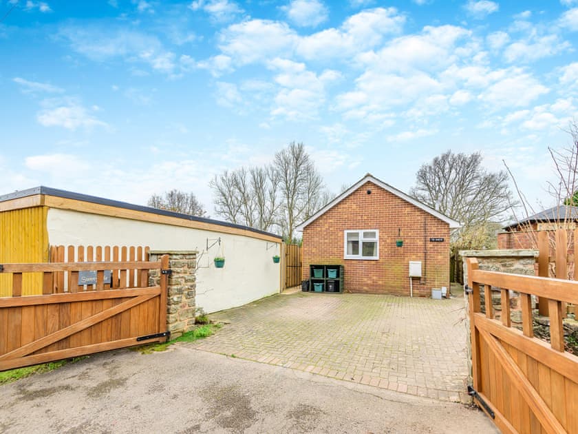 Exterior | Oaktree Lodge, Coleford
