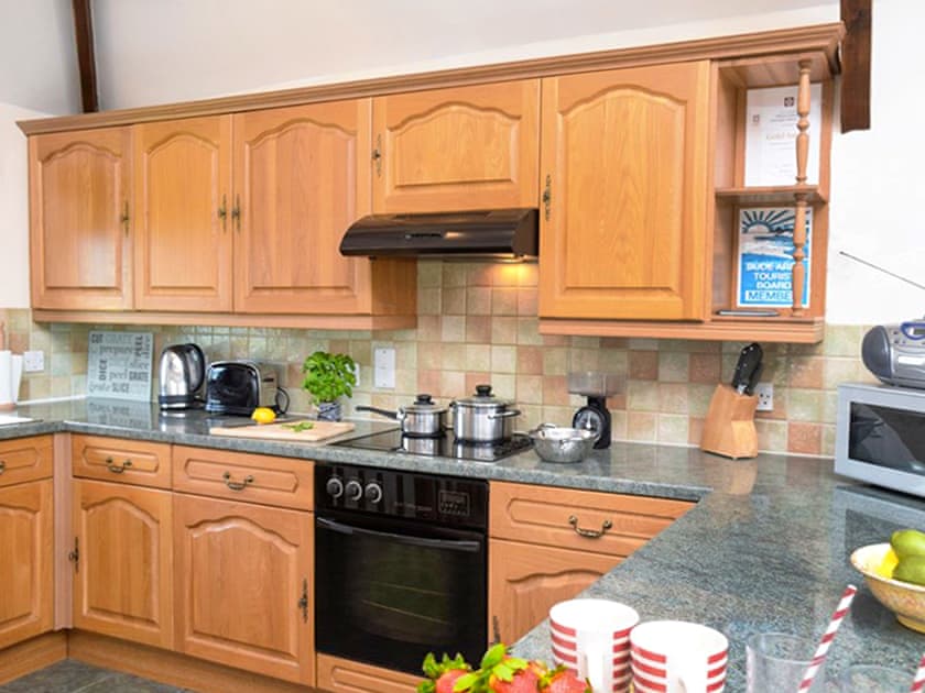 Kitchen | Miller’s Cottage - Fentrigan Manor Farm Holiday Cottages, Warbstow