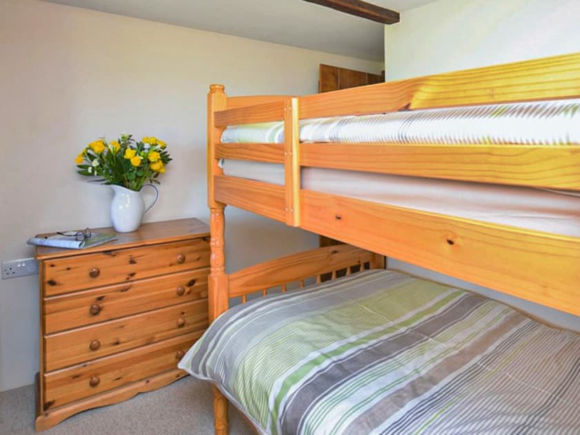 Bunk bedroom | Miller’s Cottage - Fentrigan Manor Farm Holiday Cottages, Warbstow