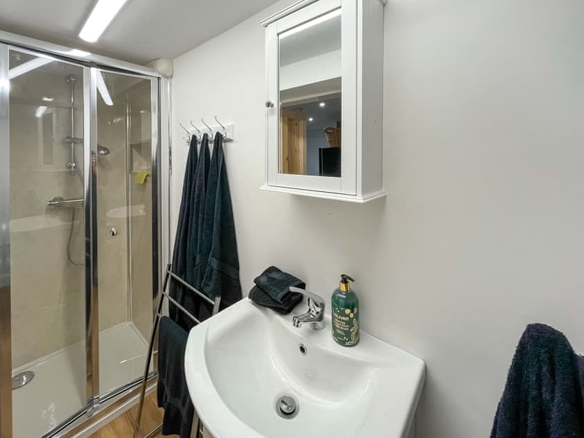 Bathroom | Ddwylig Bach - Dwylig Isa, Rhyl and Prestatyn