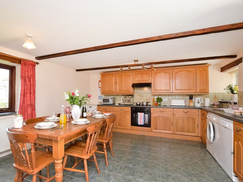 Kitchen | Grandma’s Cottage - Fentrigan Manor Farm Holiday Cottages, Warbstow