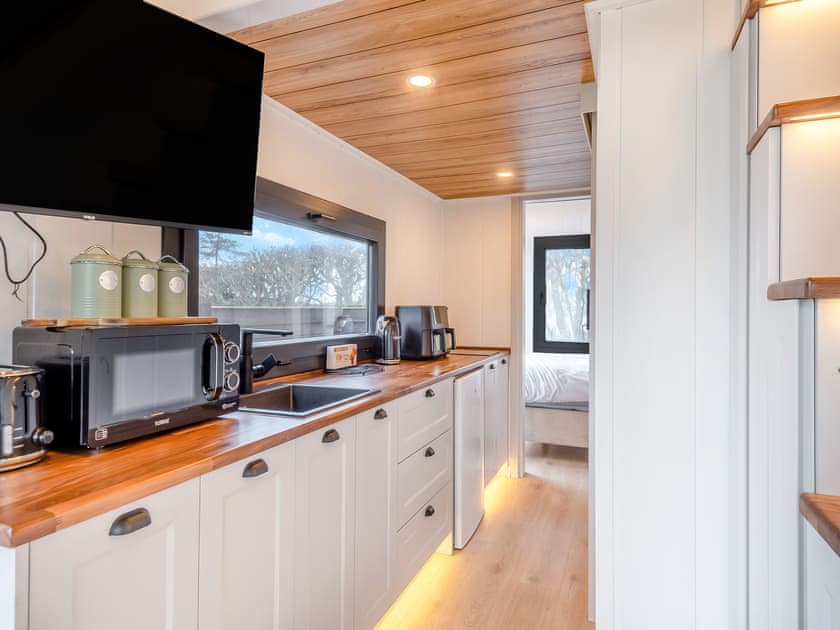 Kitchen |  Meadow Lodge - Ailby Retreats, Ailby