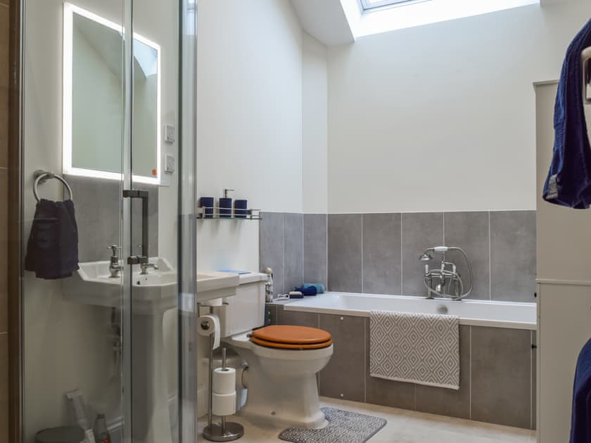 Bathroom | The Courtyard, Falcutt