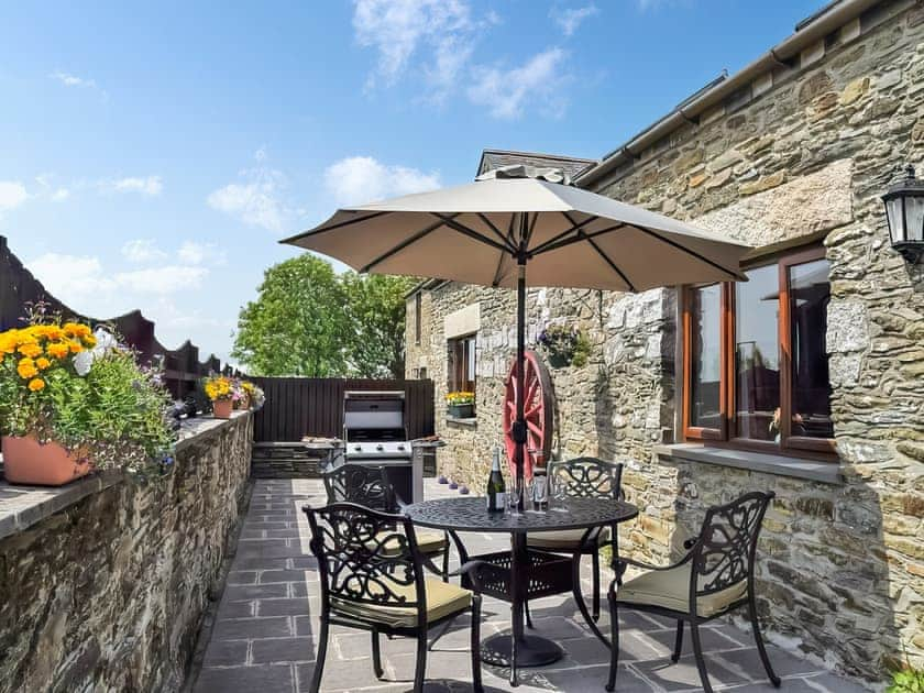 Sitting-out-area | Bill and Ben’s Cottage - Fentrigan Manor Farm Holiday Cottages, Warbstow