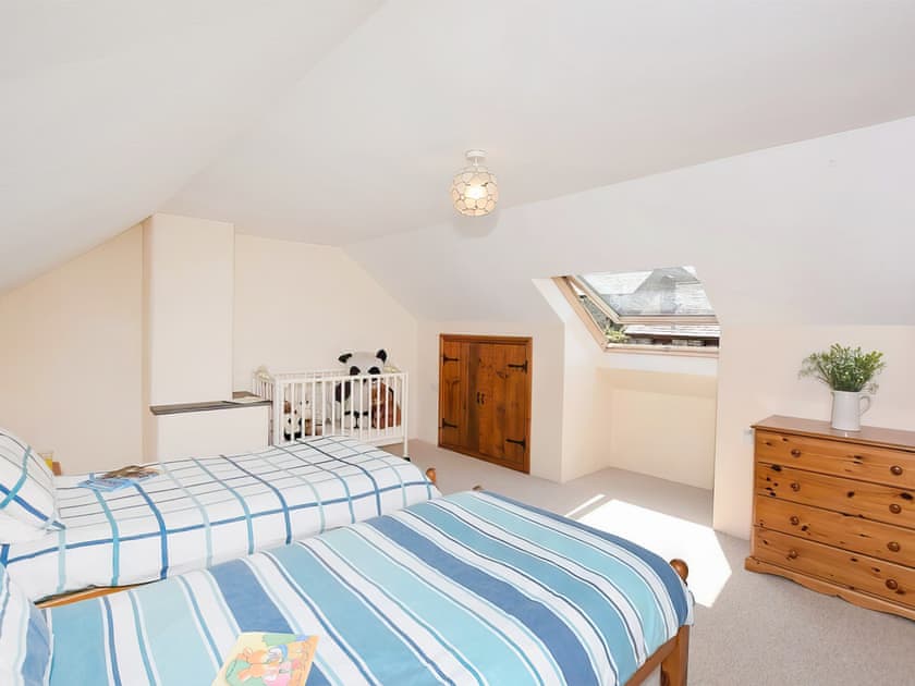 Twin bedroom | Bill and Ben’s Cottage - Fentrigan Manor Farm Holiday Cottages, Warbstow