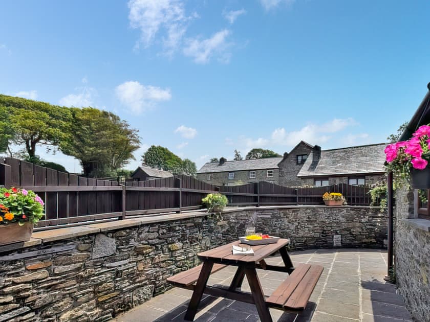 Sitting-out-area | Bill and Ben’s Cottage - Fentrigan Manor Farm Holiday Cottages, Warbstow