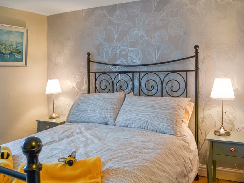 Double bedroom | Seashell Cottage - Longsmith Cottages, Flamborough